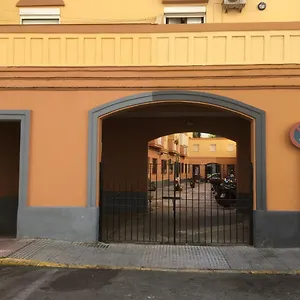 https://apartamento-la-dama-de-cadiz.es-andalucia.com